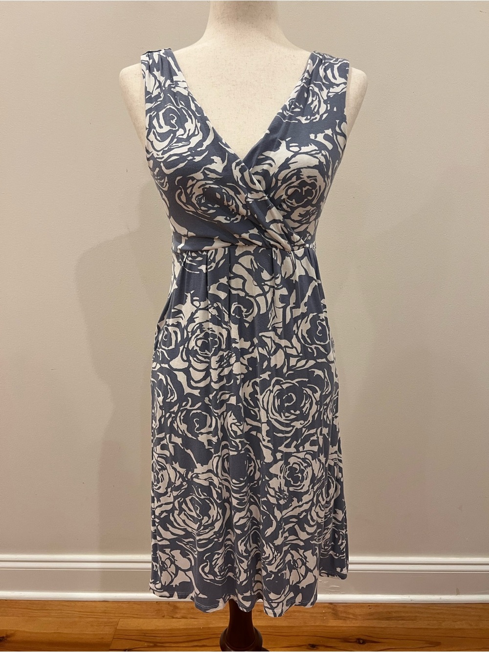 Garnet Hill Dress Extra Small Floral Sleeveless Mini Surplice Lightweight Soft